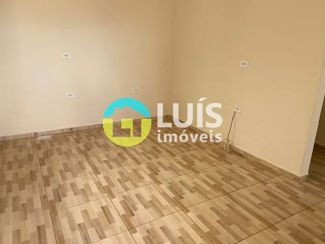 Casa 2 quartos e 1 banheiro, para alugar, no bairro Wenceslau de Almeida em Guaranésia