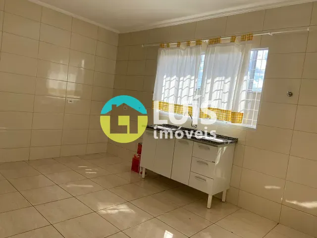 Casa 2 quartos e 1 banheiro, para alugar, no bairro Wenceslau de Almeida em Guaranésia