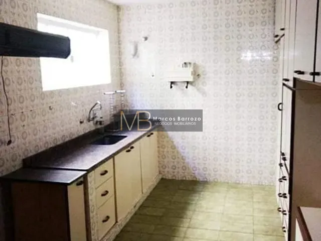 Casa com 250m² 4 quartos e 2 banheiros, à venda, no bairro Jardim Lilian em Londrina