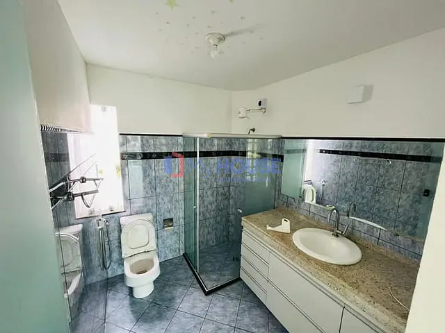Casa com 300m² 4 quartos e 5 banheiros, para alugar, no bairro São Sebastião em Ilhéus