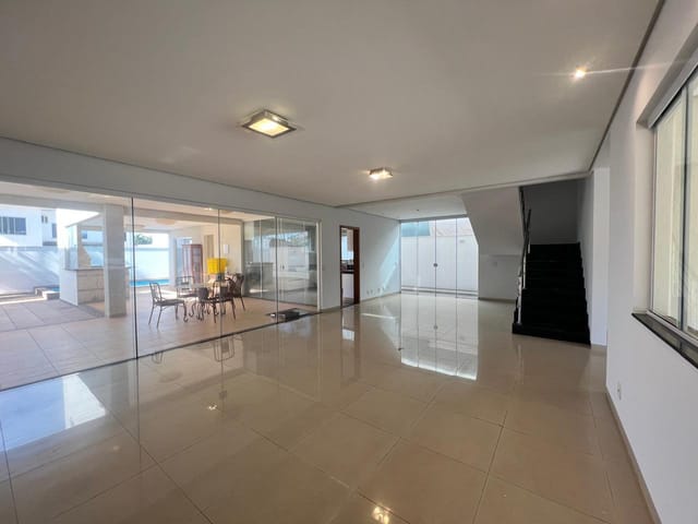 Casa com 300m² 6 quartos e 5 banheiros, para alugar, no bairro Cidade Vera Cruz em Aparecida de Goiânia