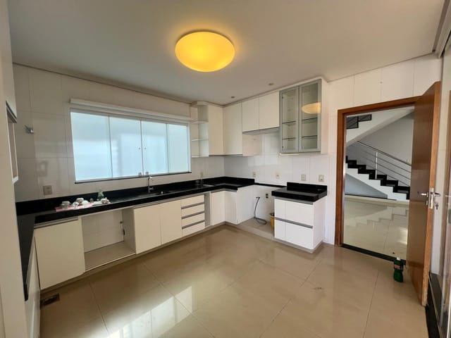 Casa com 300m² 6 quartos e 5 banheiros, para alugar, no bairro Cidade Vera Cruz em Aparecida de Goiânia