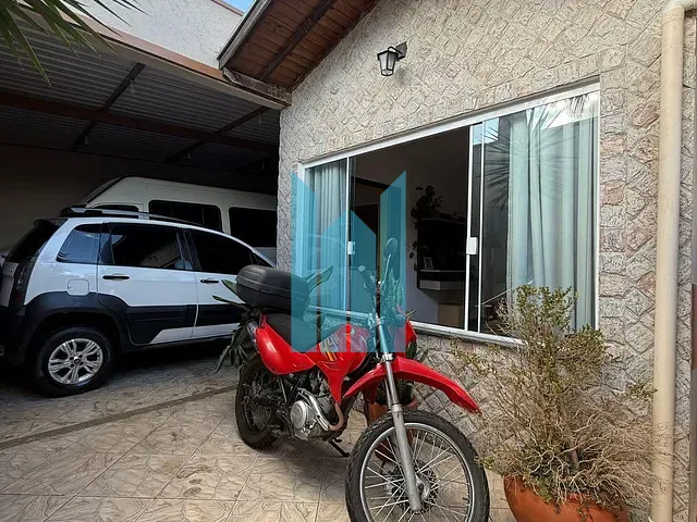 Casa 2 quartos e 3 banheiros, à venda, no bairro Vila Caio Junqueira em Poços de Caldas