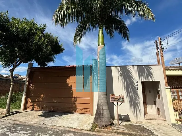 Casa 2 quartos e 3 banheiros, à venda, no bairro Vila Caio Junqueira em Poços de Caldas