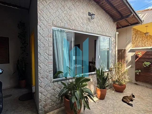 Casa 2 quartos e 3 banheiros, à venda, no bairro Vila Caio Junqueira em Poços de Caldas