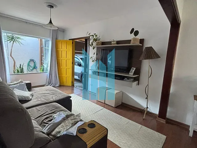 Casa 2 quartos e 3 banheiros, à venda, no bairro Vila Caio Junqueira em Poços de Caldas