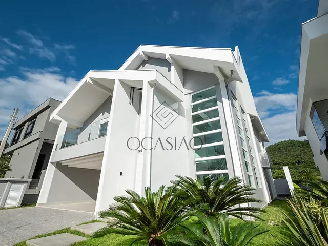 Casa com 450m² 5 quartos e 6 banheiros, à venda, no bairro Ariribá em Balneário Camboriú