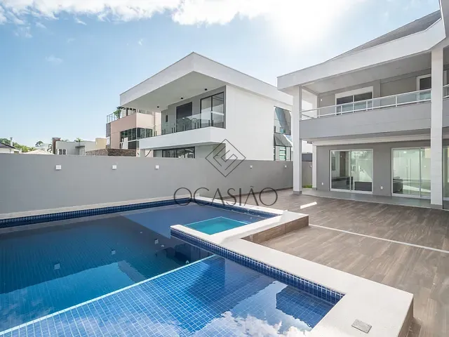 Casa com 450m² 5 quartos e 6 banheiros, à venda, no bairro Ariribá em Balneário Camboriú