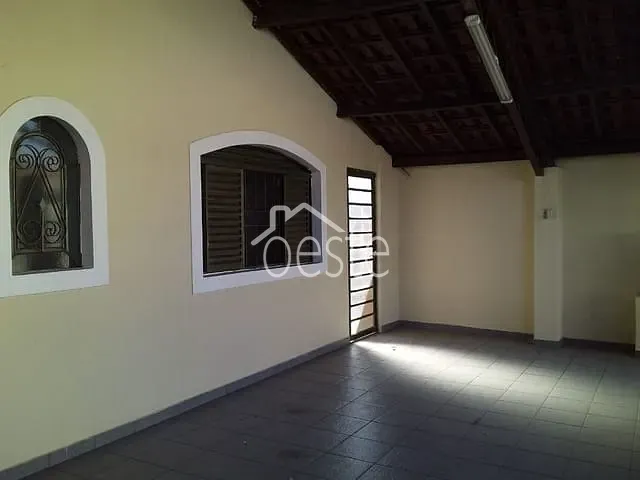 Casa com 250m² 4 quartos e 3 banheiros, à venda, no bairro Jardim Laudissi em Santa Bárbara D'Oeste