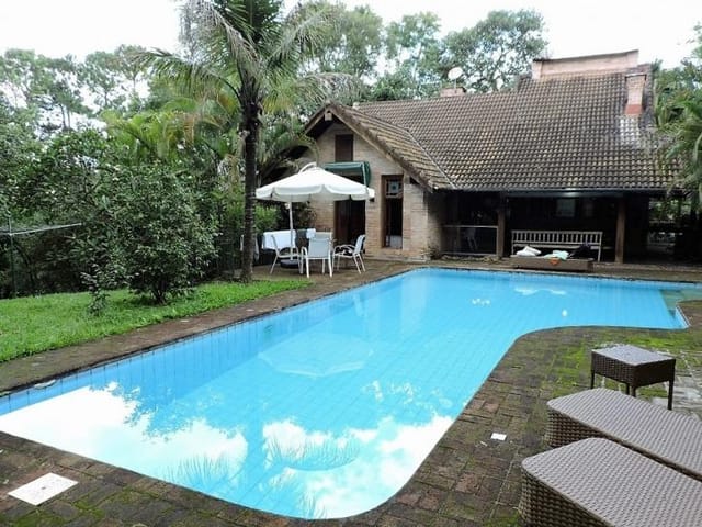 Casa com 3316m² 3 quartos e 5 banheiros, à venda, no bairro Chácara Santa Lúcia dos Ypes em Carapicuíba