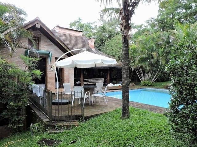 Casa com 3316m² 3 quartos e 5 banheiros, à venda, no bairro Chácara Santa Lúcia dos Ypes em Carapicuíba