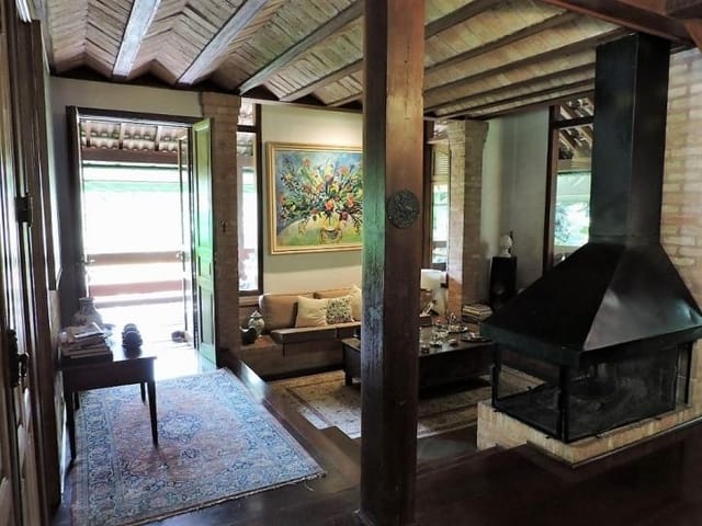 Casa com 3316m² 3 quartos e 5 banheiros, à venda, no bairro Chácara Santa Lúcia dos Ypes em Carapicuíba