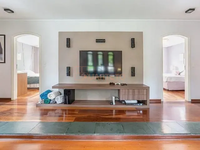 Casa com 2000m² 4 quartos e 6 banheiros, à venda, no bairro Chácara Santa Lúcia dos Ypes em Carapicuíba