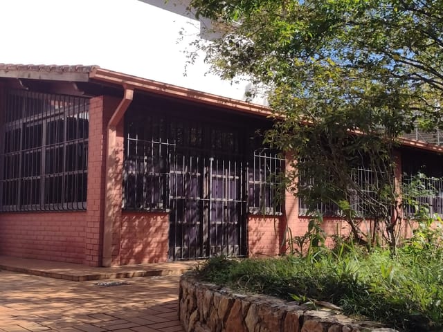 Casa 4 quartos e 2 banheiros, à venda, no bairro Valparaíso em Petrópolis