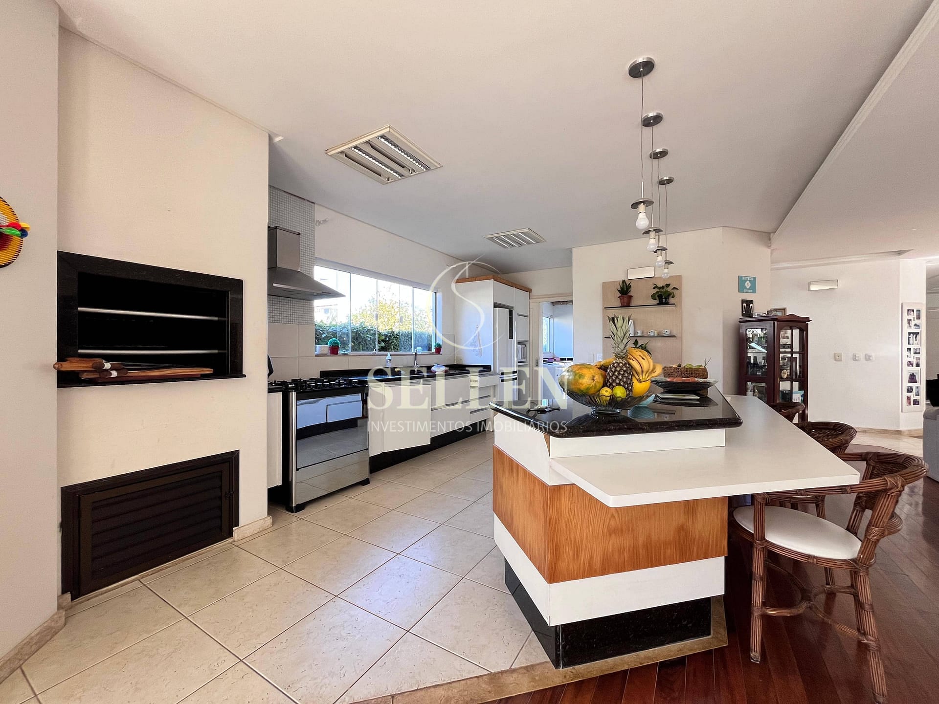 Casa à venda e aluguel com 4 quartos, 452m² - Foto 2