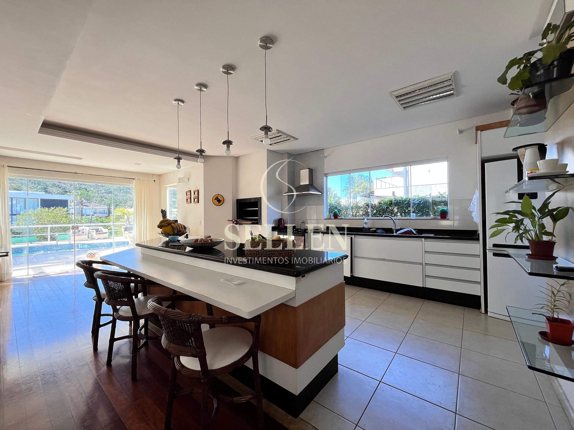 Casa à venda e aluguel com 4 quartos, 452m² - Foto 3