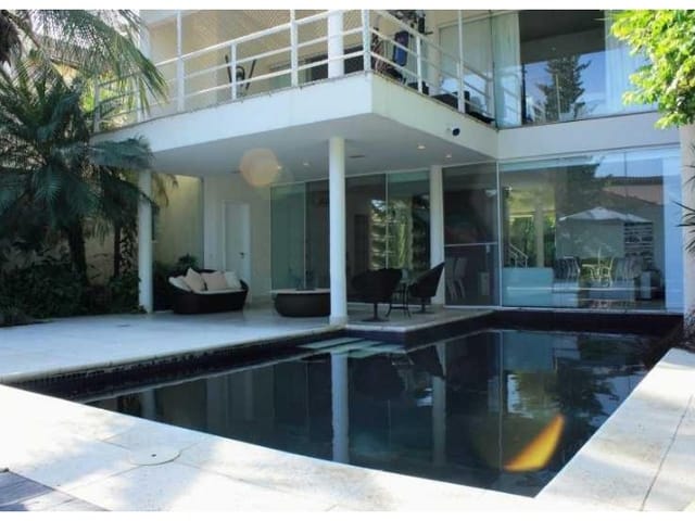 Casa com 600m² 4 quartos e 5 banheiros, à venda, no bairro Barra da Tijuca em Rio de Janeiro