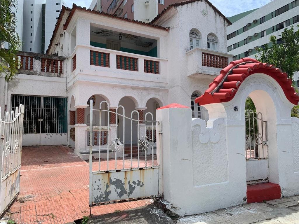 https://static.arboimoveis.com.br/CA0044_TMI/casa-comercial-na-rua-amapa-aflitos-recife-pe1628020549777vcnvx.jpg