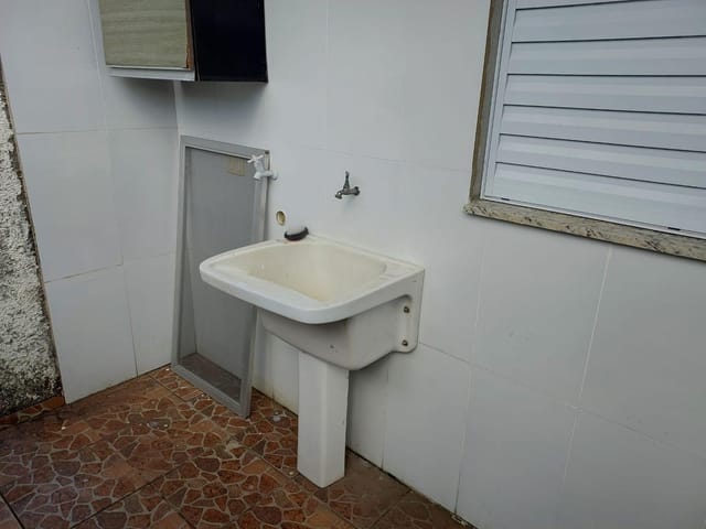 Casa 3 quartos e 1 banheiro, para alugar, no bairro Jardim Adriana em Guarulhos