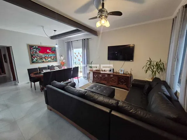 Casa com 300m² 3 quartos e 2 banheiros, à venda, no bairro Vila Paraíba em Guaratinguetá
