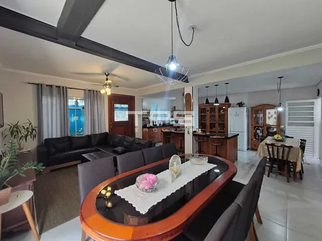 Casa com 300m² 3 quartos e 2 banheiros, à venda, no bairro Vila Paraíba em Guaratinguetá