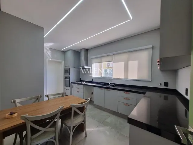 Casa 3 quartos e 5 banheiros, à venda, no bairro Engordadouro em Jundiaí
