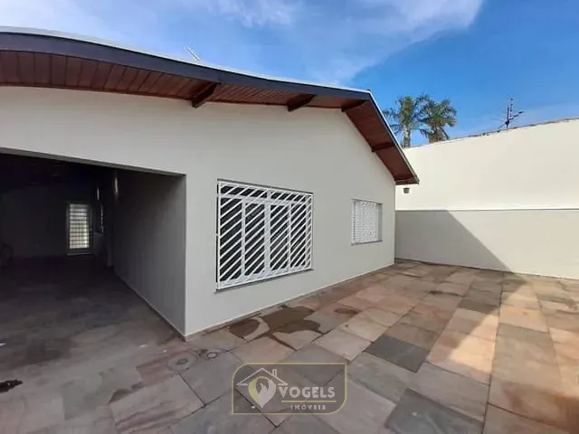Casa 2 quartos e 3 banheiros, à venda, no bairro Centro em Jaguariúna