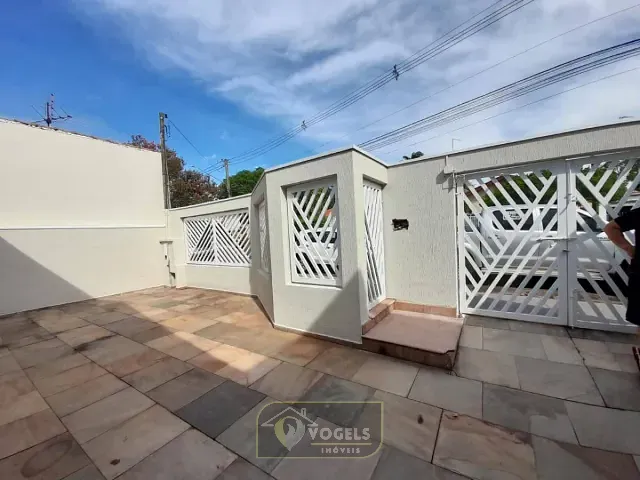 Casa 2 quartos e 3 banheiros, à venda, no bairro Centro em Jaguariúna