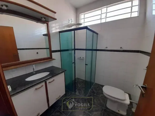 Casa 2 quartos e 3 banheiros, à venda, no bairro Centro em Jaguariúna