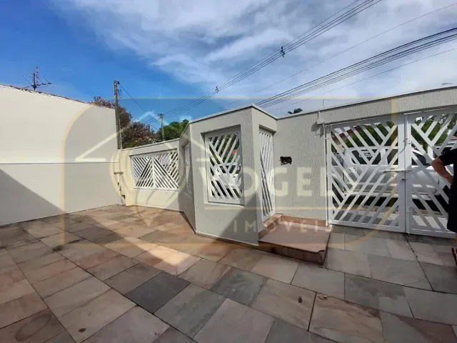 Casa 2 quartos e 3 banheiros, à venda, no bairro Centro em Jaguariúna