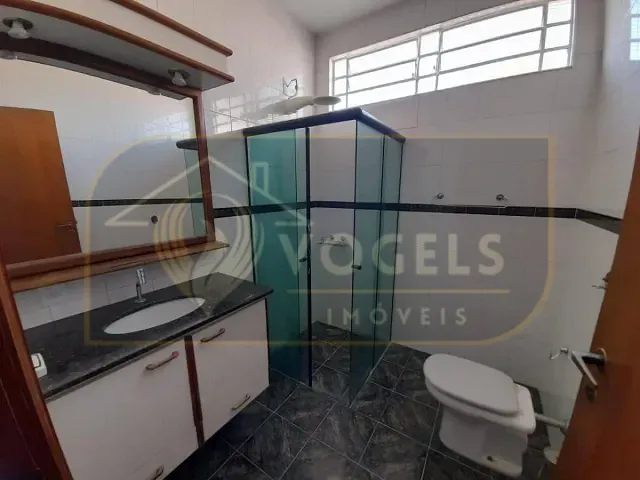 Casa 2 quartos e 3 banheiros, à venda, no bairro Centro em Jaguariúna