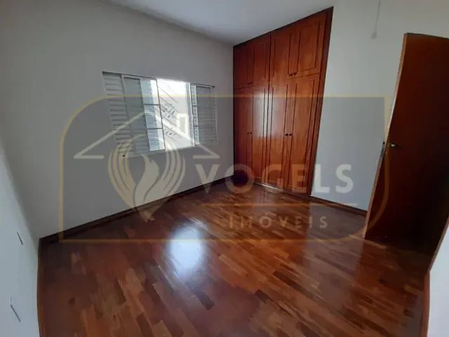 Casa 2 quartos e 3 banheiros, à venda, no bairro Centro em Jaguariúna