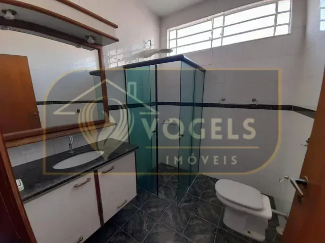 Casa 2 quartos e 3 banheiros, à venda, no bairro Centro em Jaguariúna