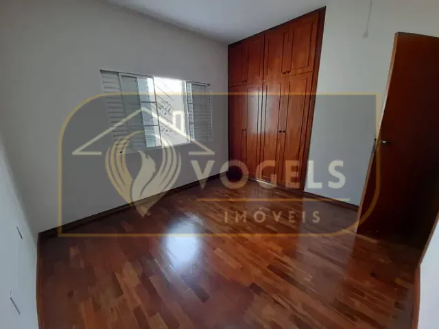 Casa 2 quartos e 3 banheiros, à venda, no bairro Centro em Jaguariúna