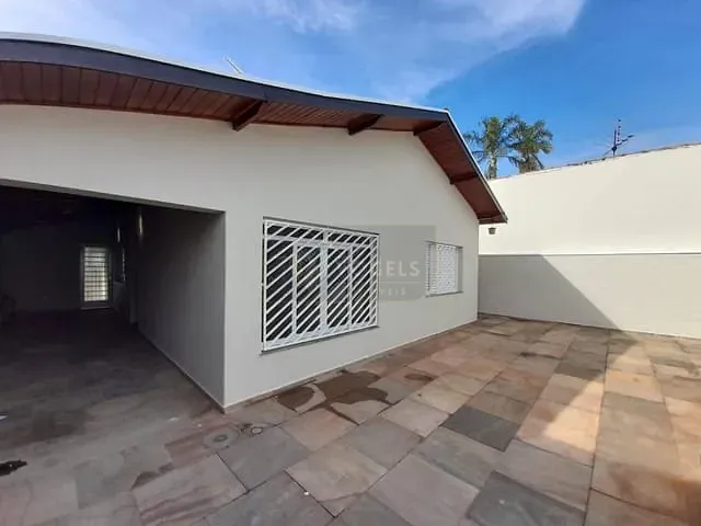 Casa 2 quartos e 3 banheiros, à venda, no bairro Centro em Jaguariúna