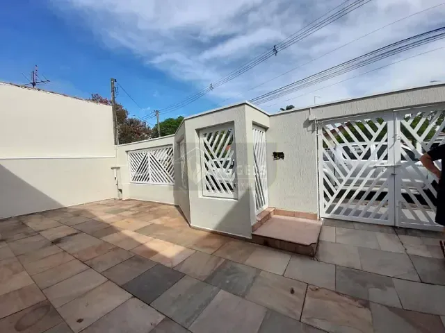 Casa 2 quartos e 3 banheiros, à venda, no bairro Centro em Jaguariúna