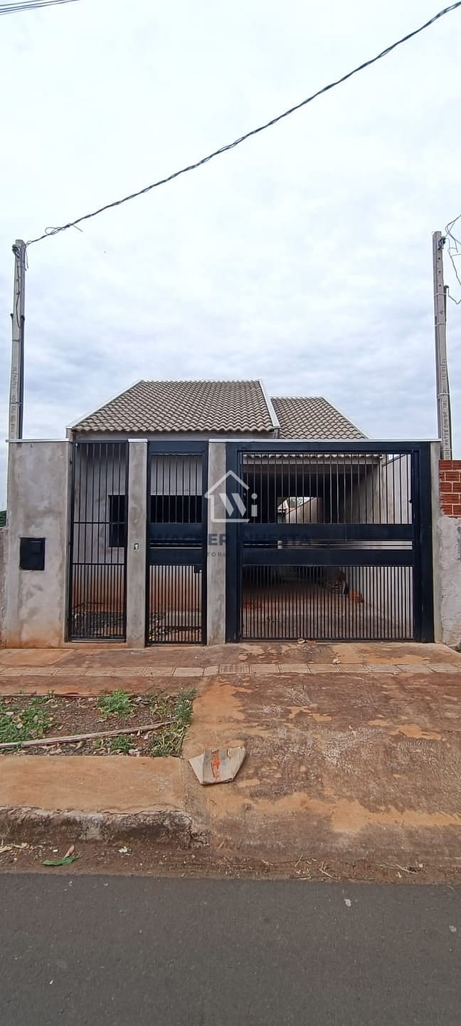 Casa à venda com 3 quartos, 100m² - Foto 1