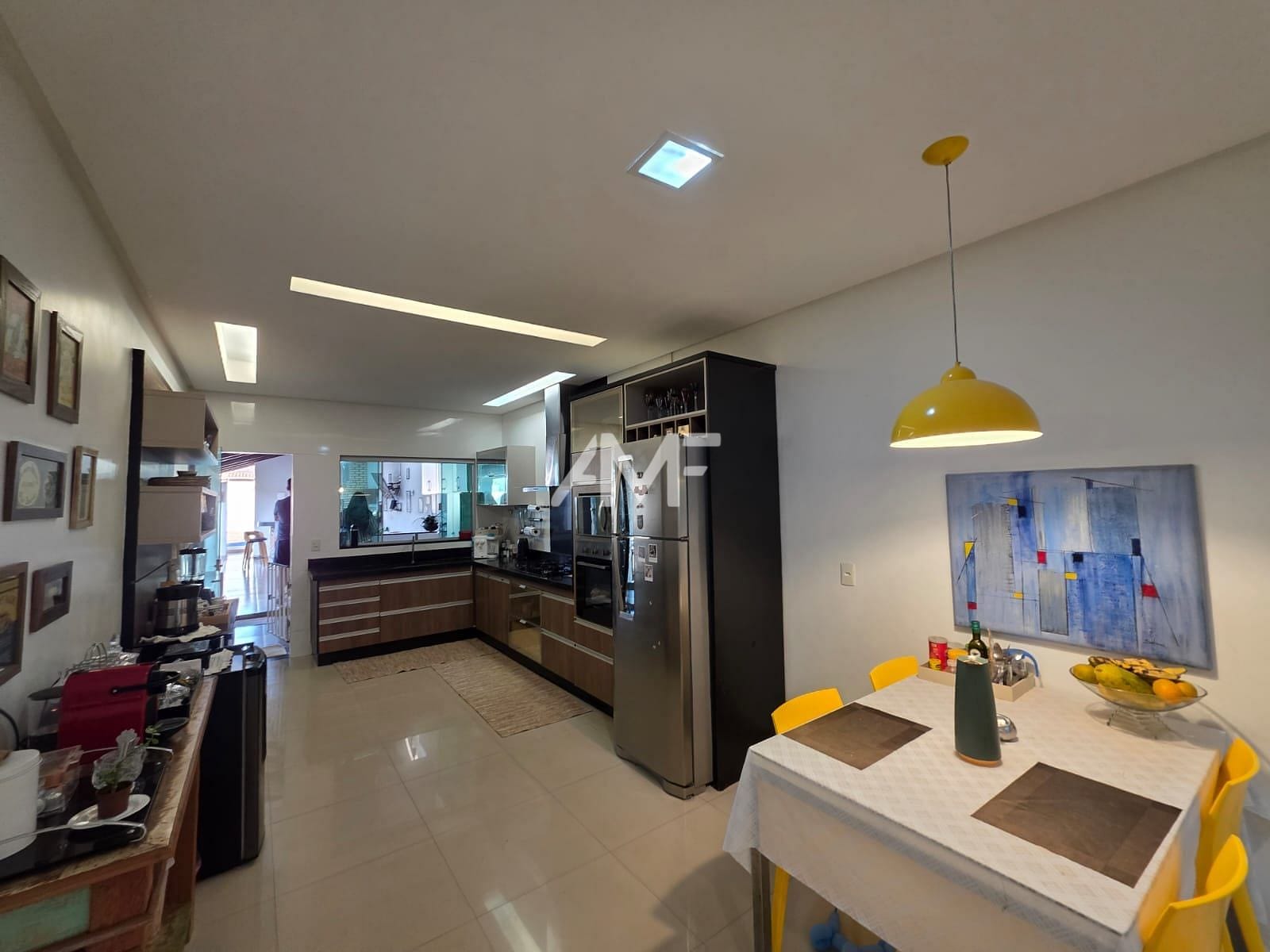 Casa à venda com 3 quartos, 229m² - Foto 9
