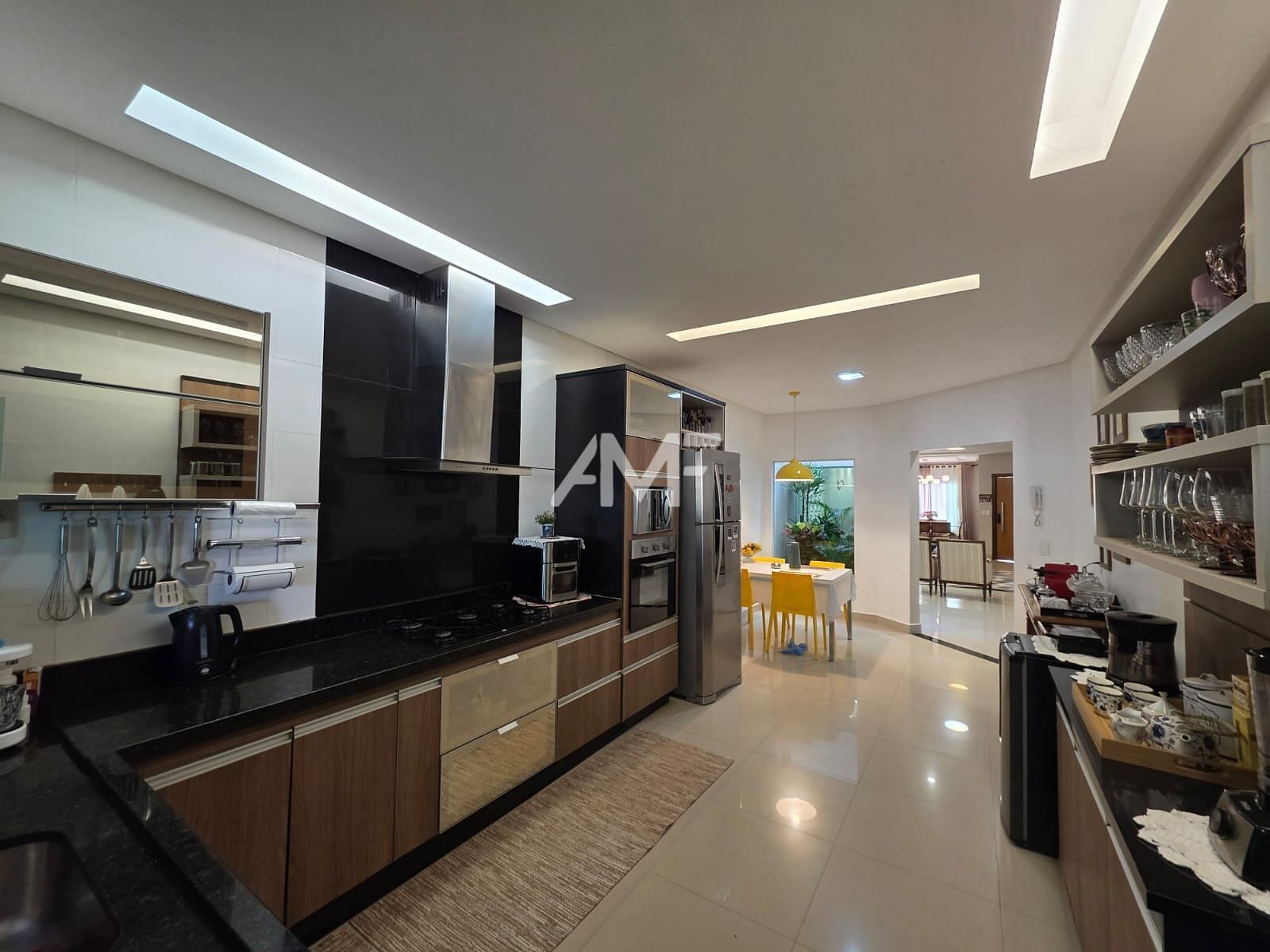 Casa à venda com 3 quartos, 229m² - Foto 7