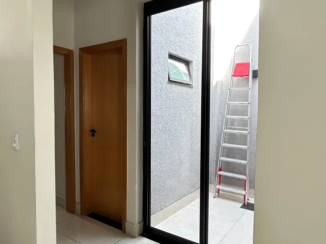 Casa 3 quartos e 2 banheiros, para alugar, no bairro Jardim Novo Mundo em Goiânia