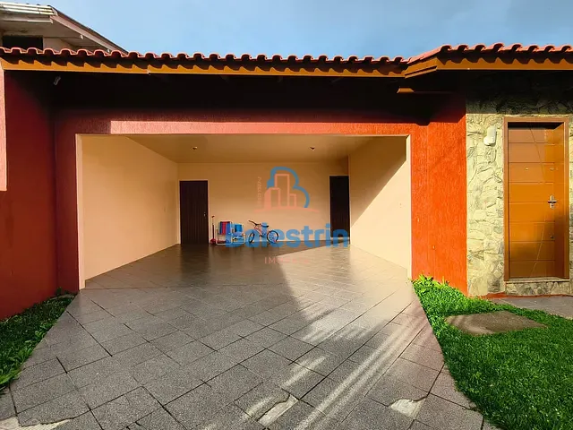 Casa 3 quartos e 2 banheiros, à venda, no bairro Centro em Fraiburgo