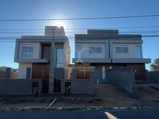 Casa 3 quartos e 3 banheiros, à venda, no bairro Campeche em Florianópolis