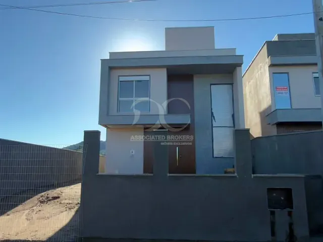 Casa 3 quartos e 3 banheiros, à venda, no bairro Campeche em Florianópolis
