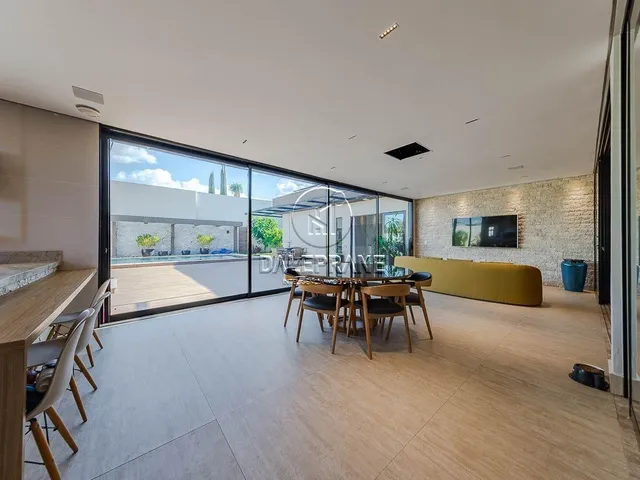 Casa 3 quartos e 4 banheiros, à venda, no bairro Setor Habitacional Arniqueira (Águas Claras) em Brasília