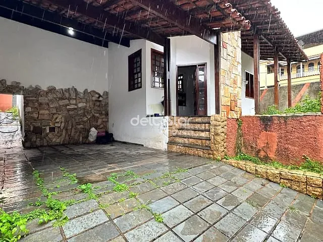 Casa com 375m² 4 quartos e 4 banheiros, à venda, no bairro Planalto em Belo Horizonte