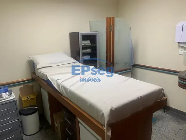 Casa com 508m², à venda, no bairro Centro em Londrina