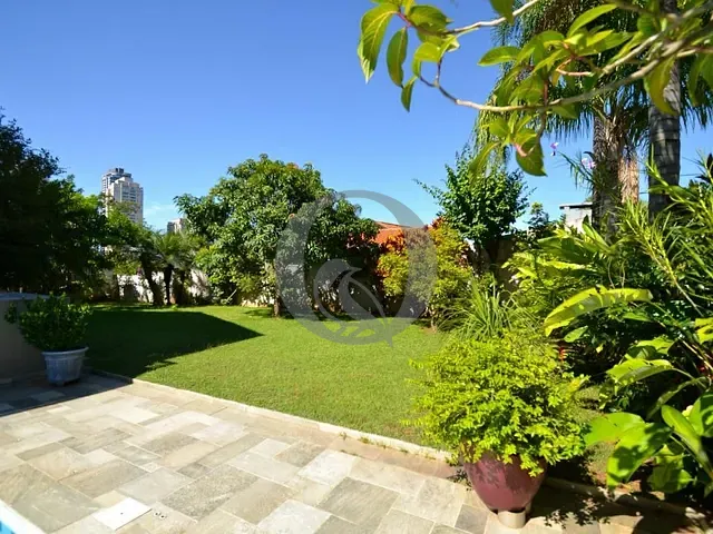 Casa com 850m² 4 quartos e 5 banheiros, à venda, no bairro Alphaville em Santana de Parnaíba