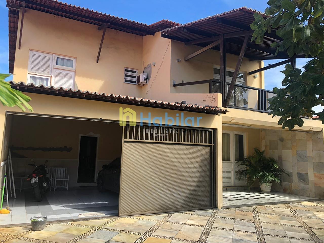 Casa à venda com 4 quartos, 284m² - Foto 1