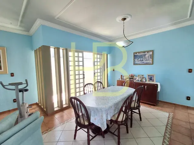 Casa 4 quartos e 2 banheiros, à venda, no bairro Wanel Ville em Sorocaba