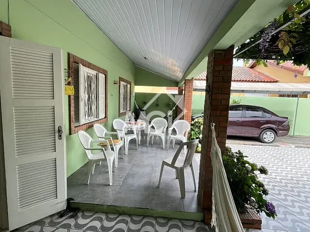 Casa 2 quartos e 2 banheiros, à venda, no bairro Laranjal em Pelotas